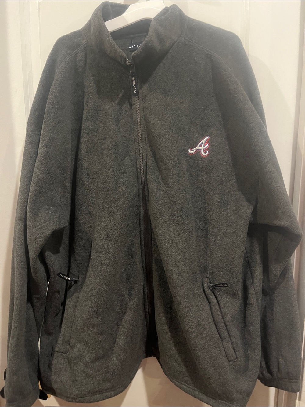 Men's Charcoal Full-Zip Fleece Jacket with Atlanta Braves